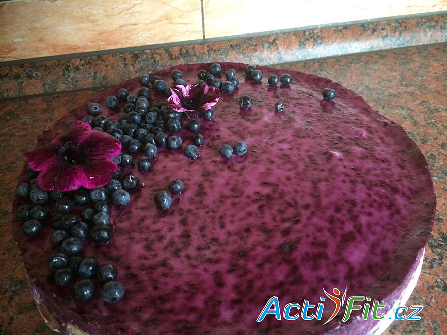 RECEPTY: Pečený borůvkový cheesecake