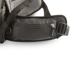 Zipová kapsa na pravé straně bederního pásu