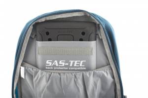 Hlavní komora s kapsou připravenou k vložení chrániče páteře SAS-TEC (samostatně prodejný)