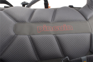 Pohodlný, šitý zádový systém s polštářky potaženými 3D mesh prodyšnou textilií zajišťuje efektivní odvětrání zad při zachování optimálního rozložení nákladu.