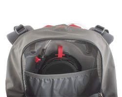 Přepážka oddělující vodní vak od dalšího převáženého vybavení uvnitř hlavní komory