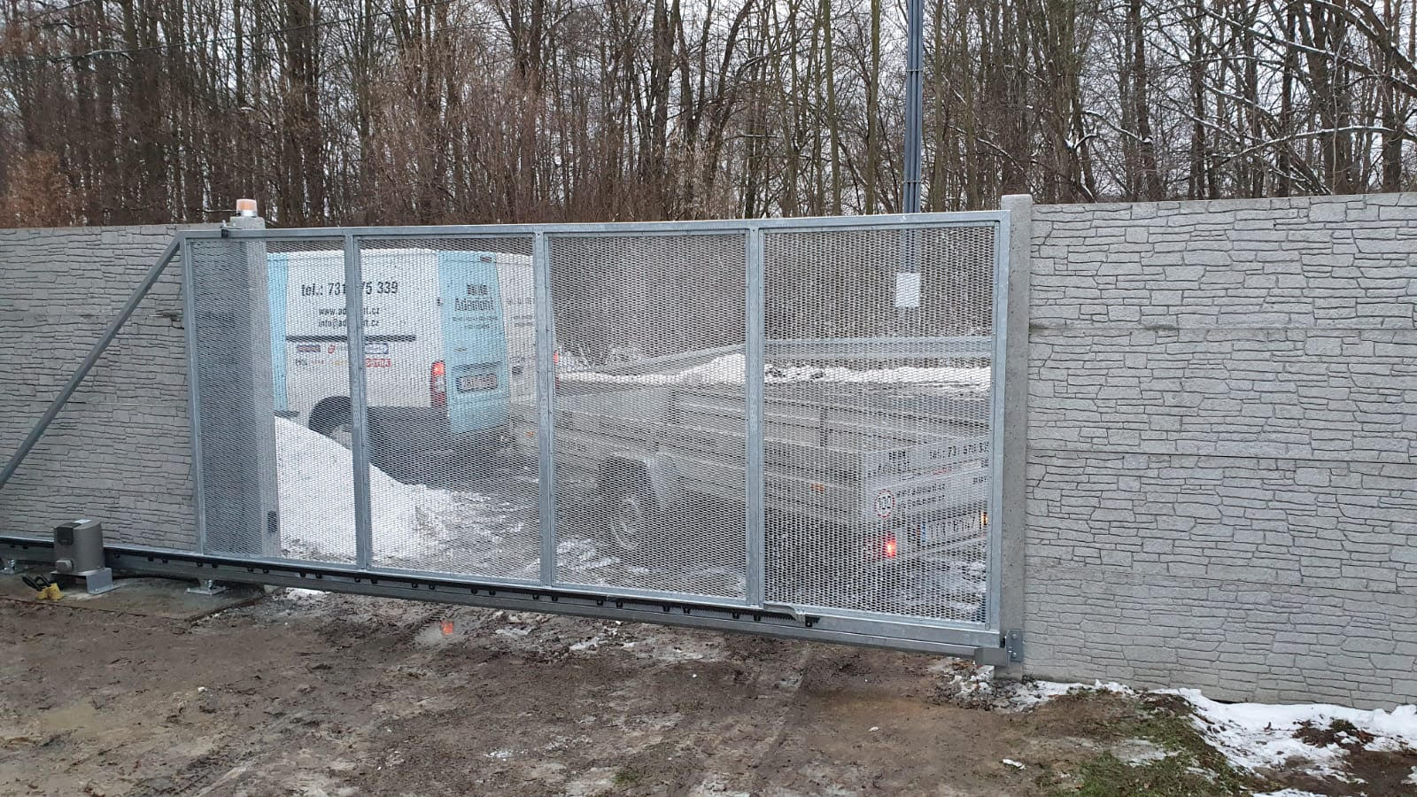 Ovládejte vrata a bránu přes mobil pomocí chytré domácnosti