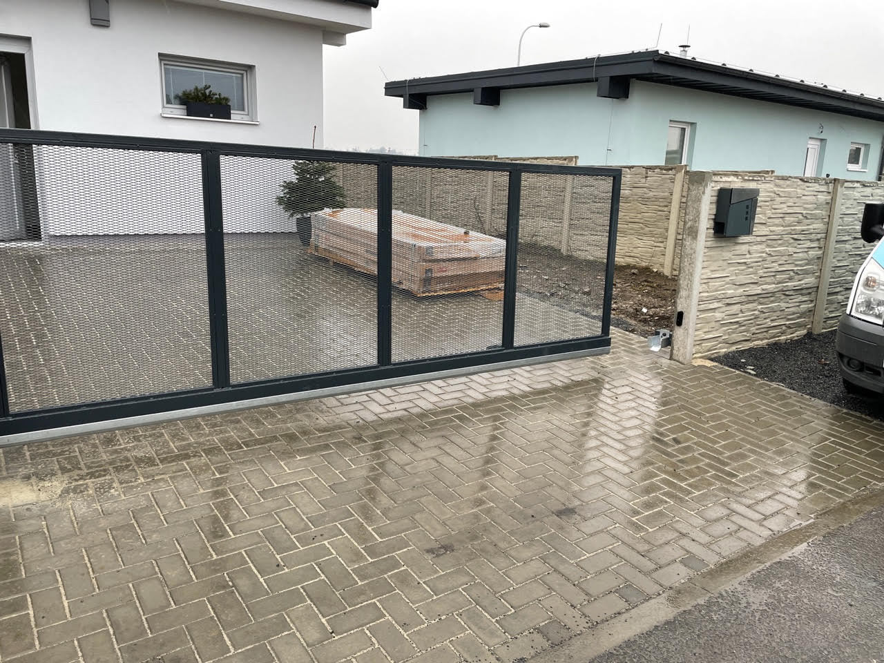 Jaké jsou typy vjezdových bran?