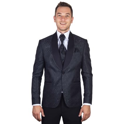 Čierny oblek s kravatou, motýlikom a vestou