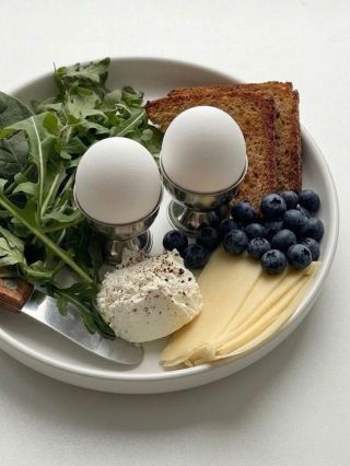 Říkal někdo ideální snídaně? 🥚 👉🏼 set na vajíčka dostanete ke každé objednávce do 6.4. ZDARMA!