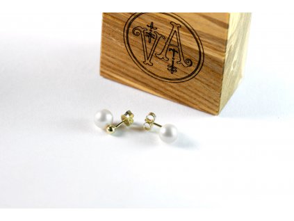 Jemné zlaté náušnice s perlou