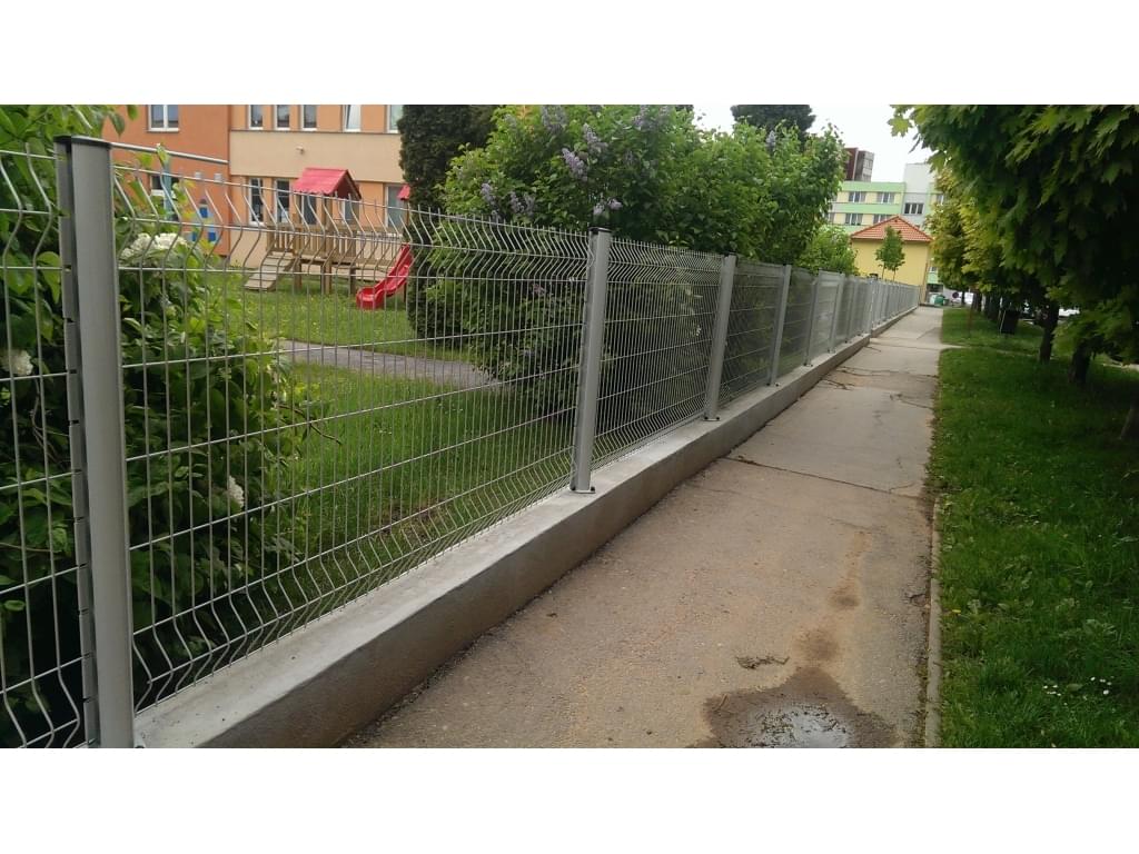 Reference MŠ Humpolec: Svařované panely 3D s posuvnou bránou