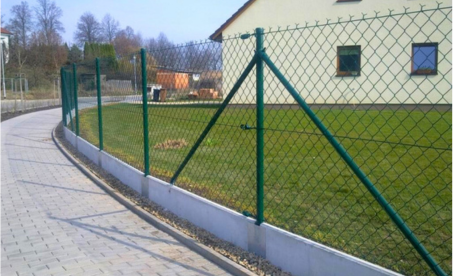 Návod na montáž plotu s podhrabovou deskou