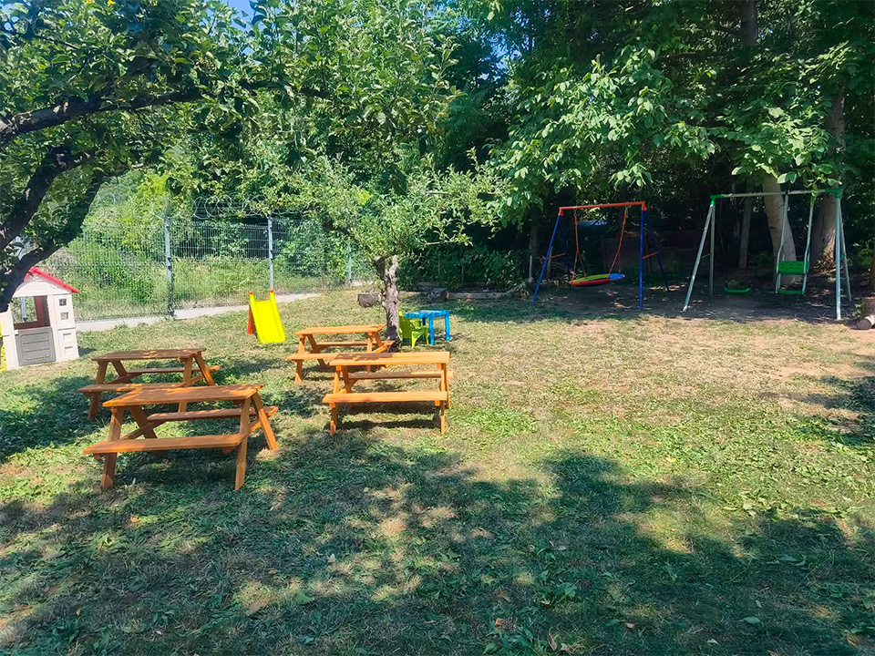 Zahrada a posezení pro děti