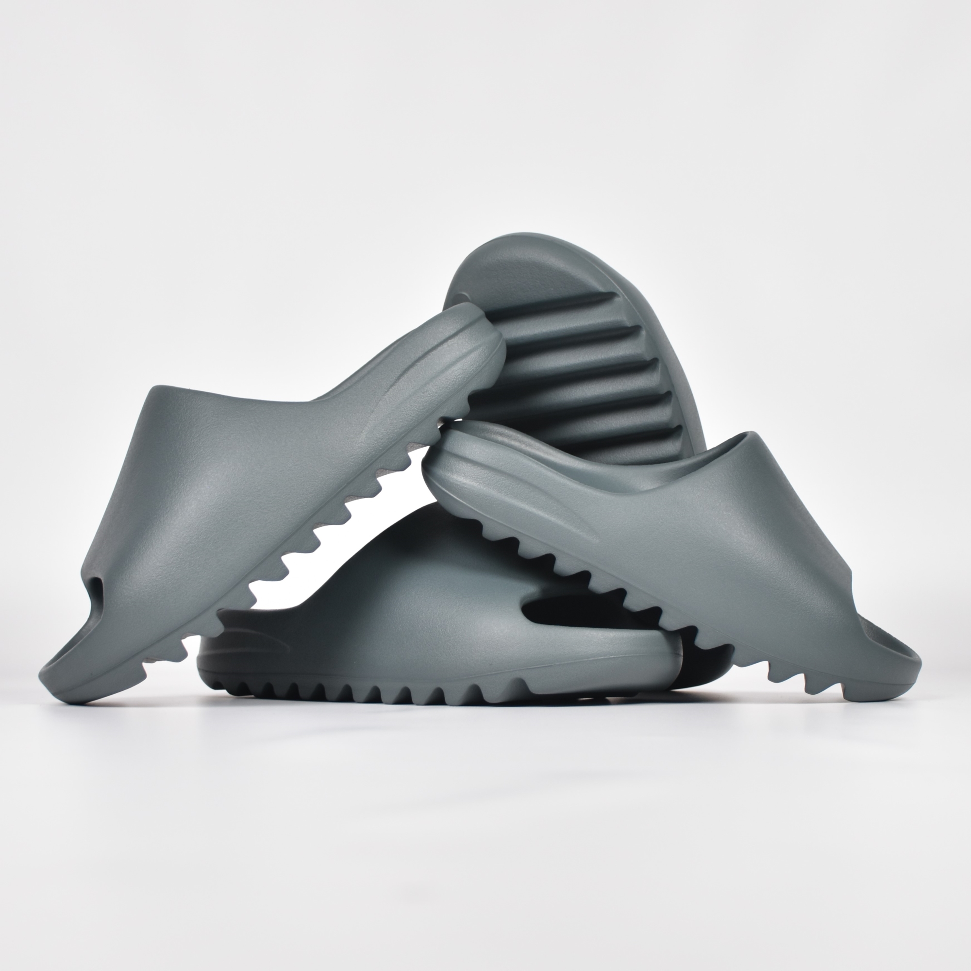 Yeezy Slide – Styl, Pohodlí a Luxus v Jednom Kusu Obuvi