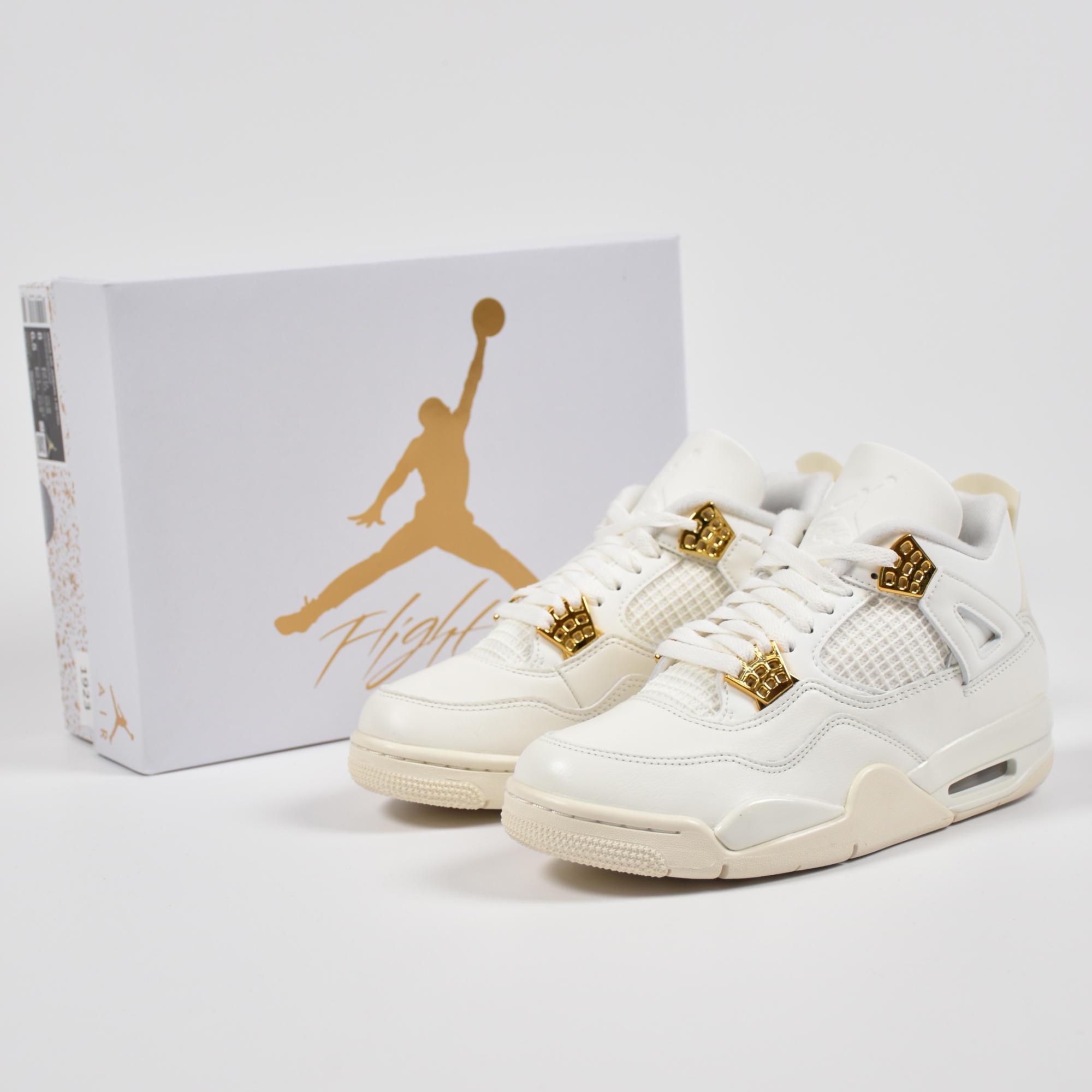 Jordan 4: Vše, co potřebujete vědět o ikonických teniskách