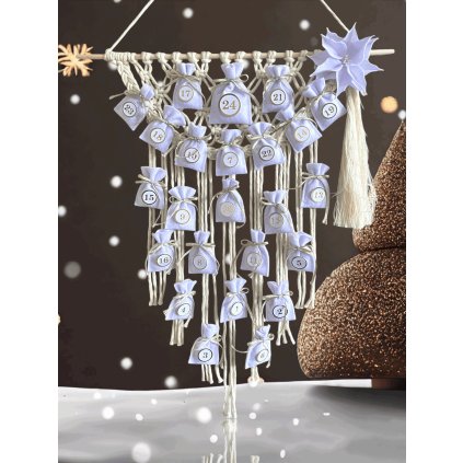 adventni kalendar macrame bily zlaty