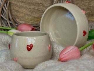 Valentýnská edice ❤️🩷 Tuto limitku a mnoho dalších krásných kalíšků, mističek najdete na e-shopu 🛒 Snad se vám budou líbit...