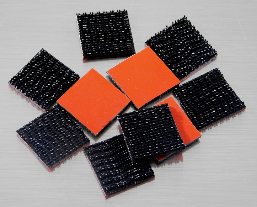 NOVINKA! Čtverečky suchého zipu pro pevné a rozebíratelné spoje