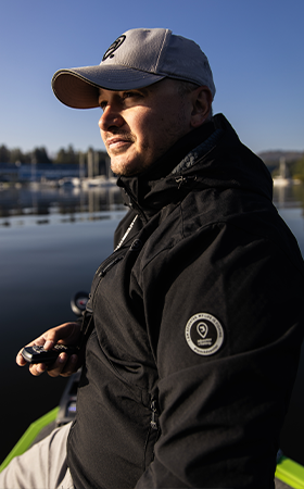 Softshellová Bunda Black: Elegancia a funkčnosť na ryby