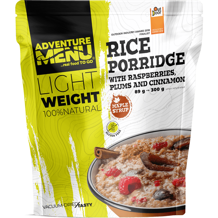 Rýžová kaše s malinami, švestkami a skořicí