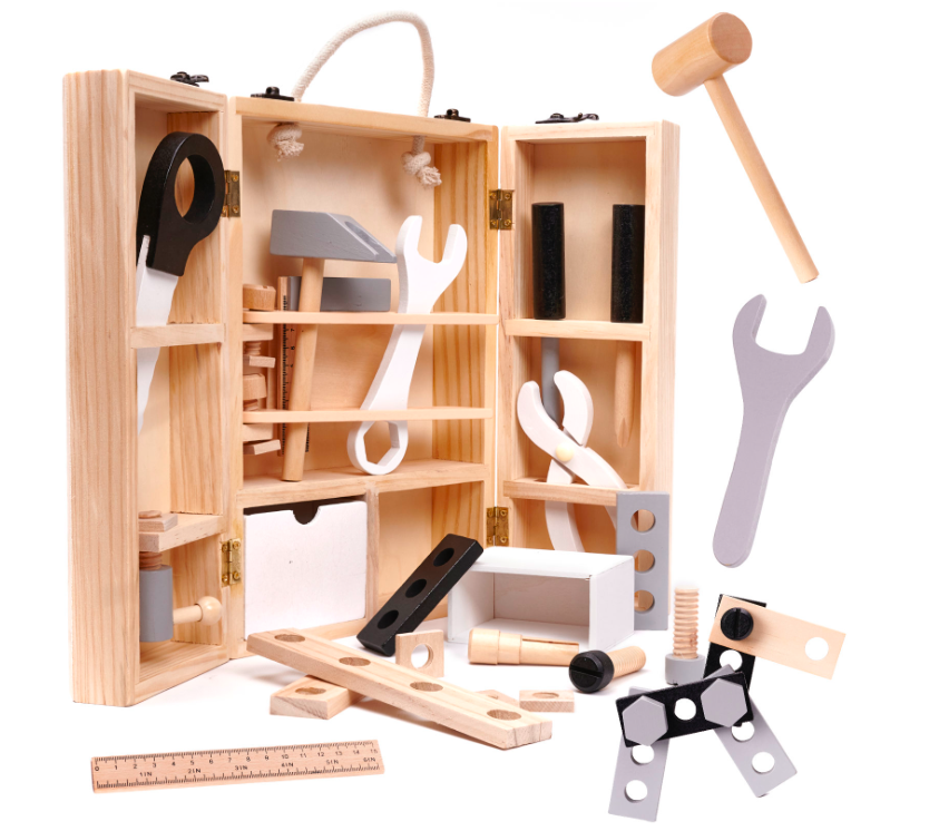 Fából készült szekrény szerszámokkal