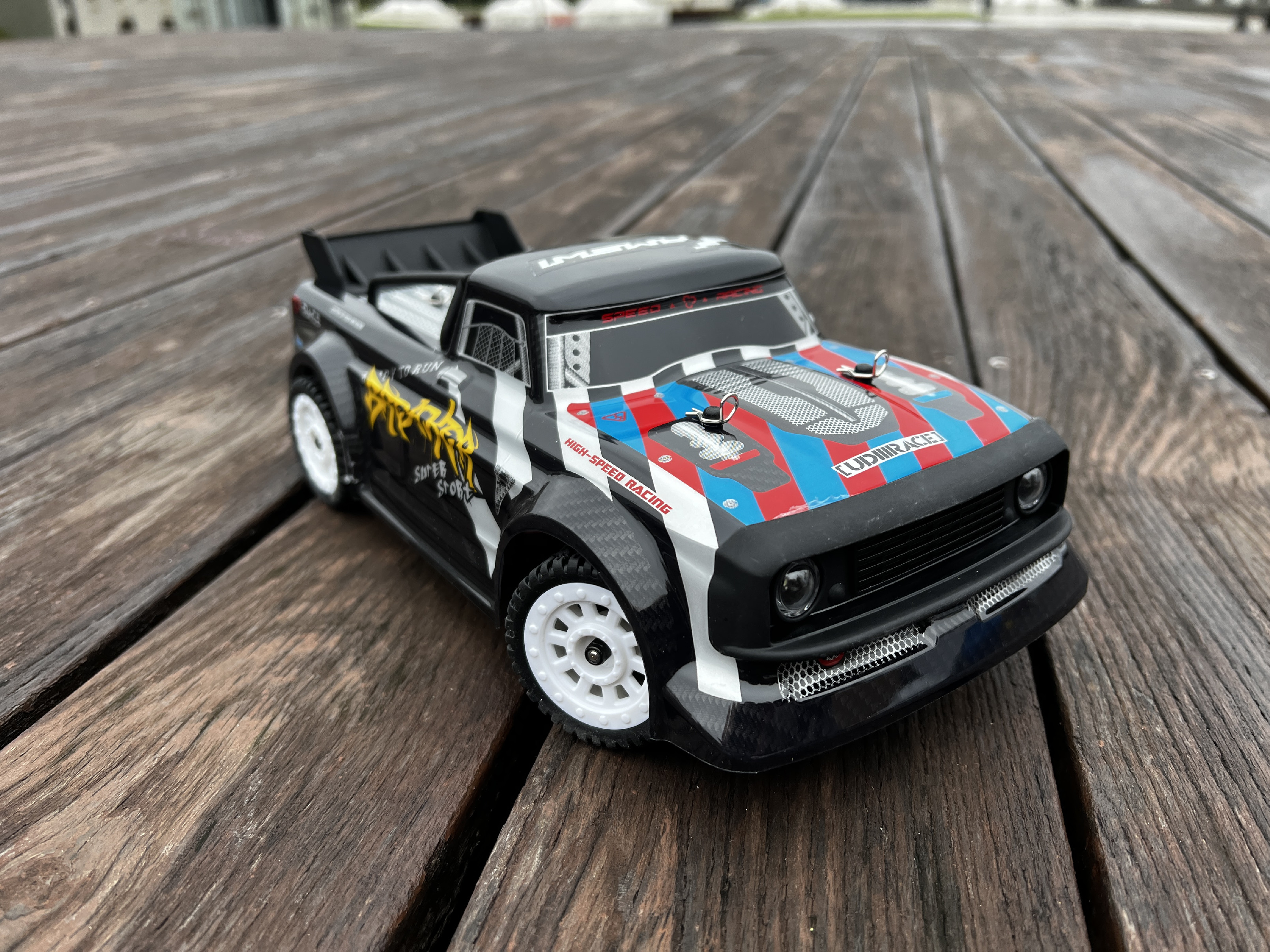 AMEWI Trade e.K. Amewi Drift sportautó 1:16, 2,4 GHz, RTR