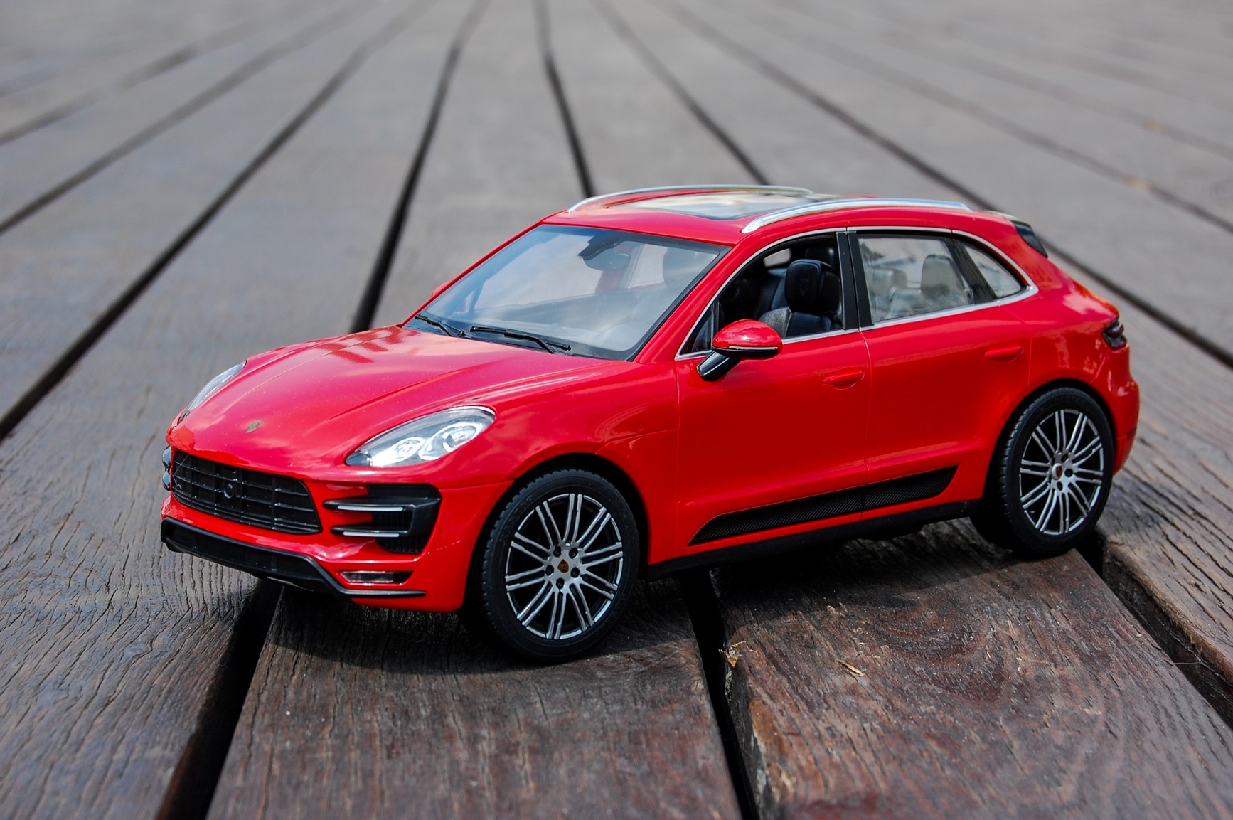 Porsche MACAN 1:14 40MHz