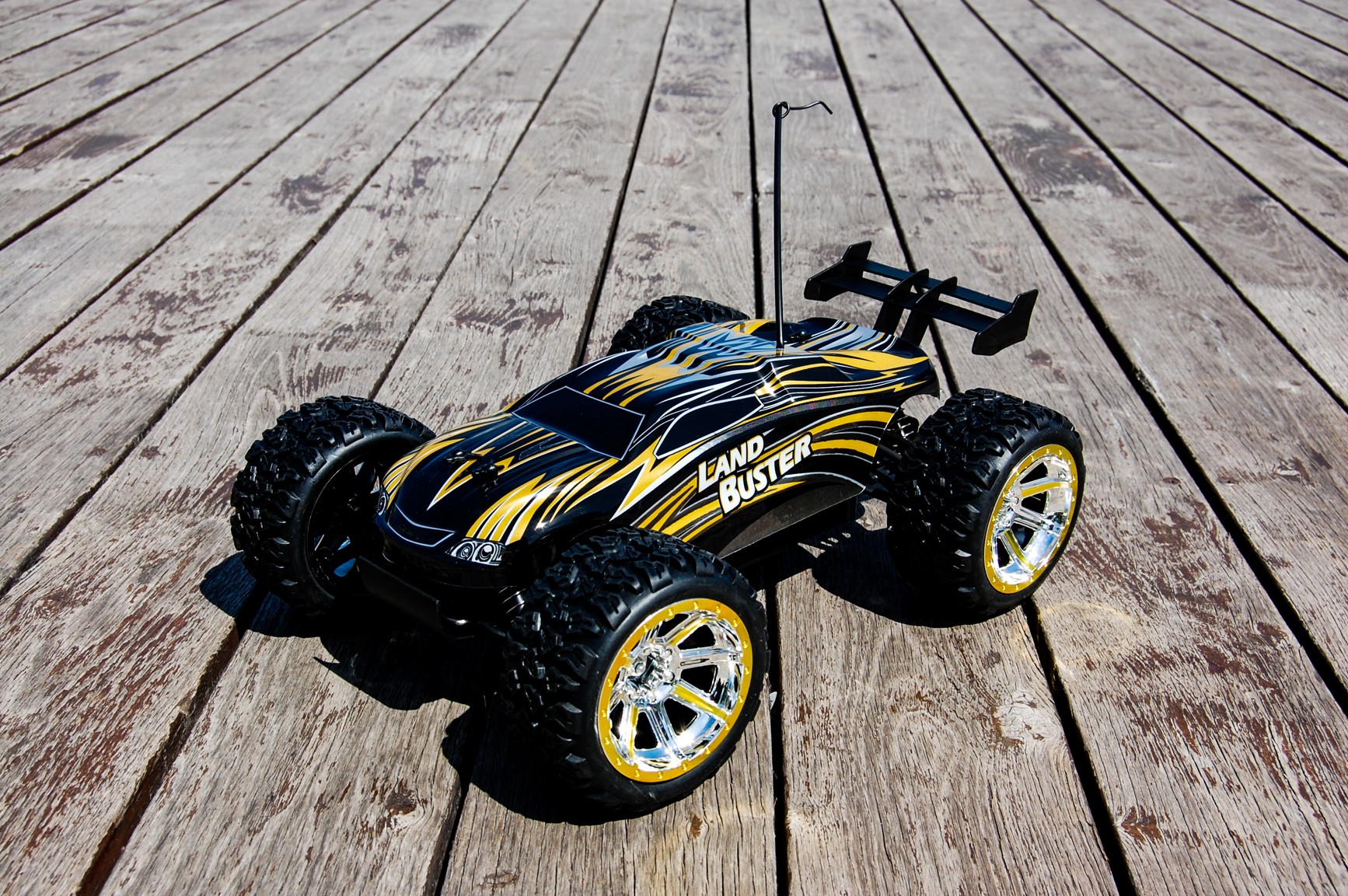 NQD Land Buster Monster-Truck távirányítós autó 1:12 méretű 27/40MHz