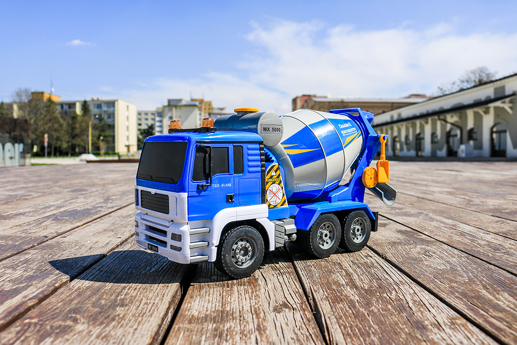 RC betonkeverő Mercedes-Benz 1:20 4WD