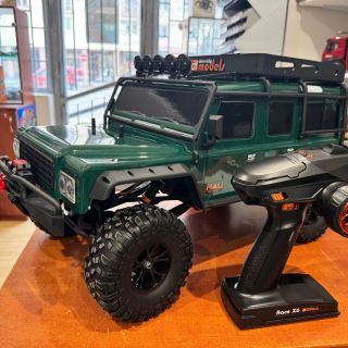 Ezt a gyönyörű ikont, egy Land Rover Defender crawler modellt adtuk át ügyfelünknek. 🚙👌 Sok örömteli kilométert kívánunk a...