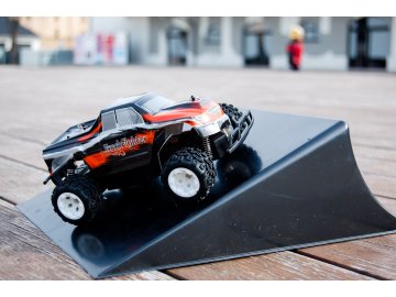 TruckFighter Micro RTR so skokanským mostíkom
