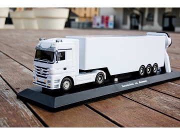 KAMION MERCEDES-BENZ ACTROS, SKLÁPAČ 1:32, Biely