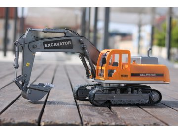 Hobby Engine: RC Báger s lyžicou 1:12