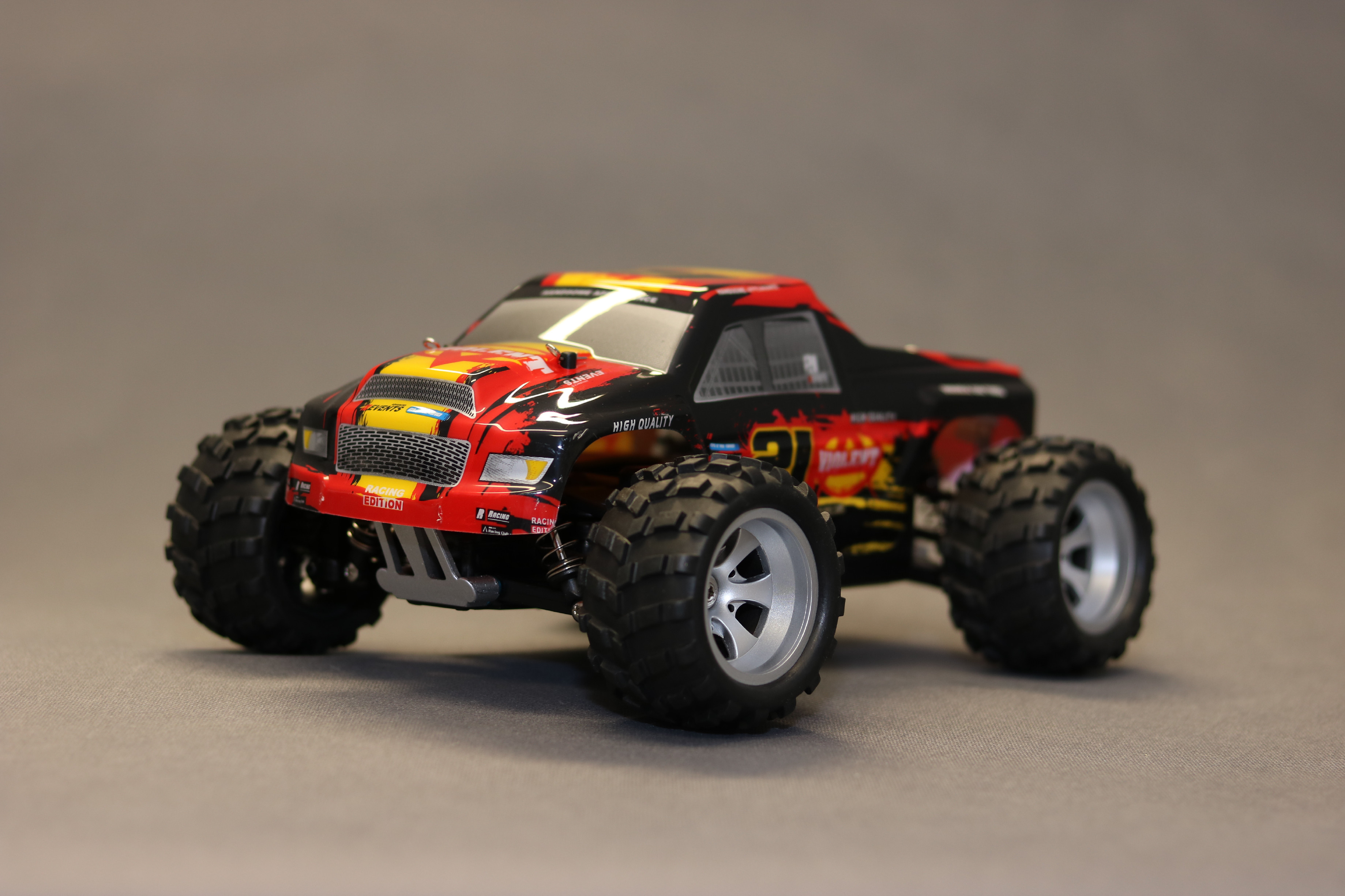 Monster Truck WLTOYS RC 18402 2.4GHZ 4WD