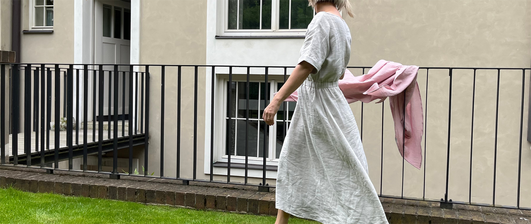 lněné šaty s rukávem