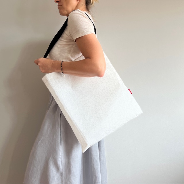 Upcyklovaná taška M na denní nošení - White
