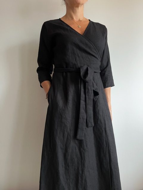 Zavinovací dlouhé lněné šaty s rukávem - 100% len, gramáž 245g/m2 - Černá