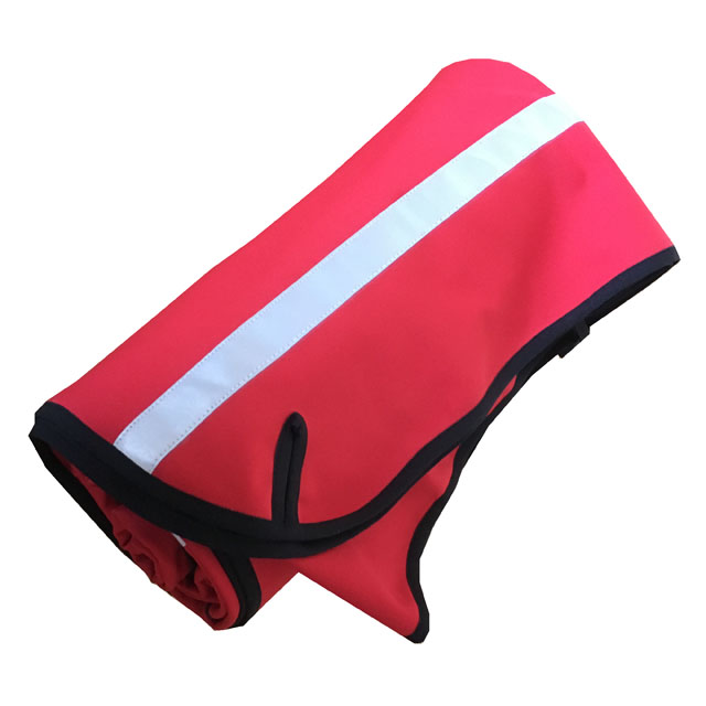 Softshellová deka do auta - bezpečnostní červená s reflexními prvky Rozměr mix: 150x150 cm