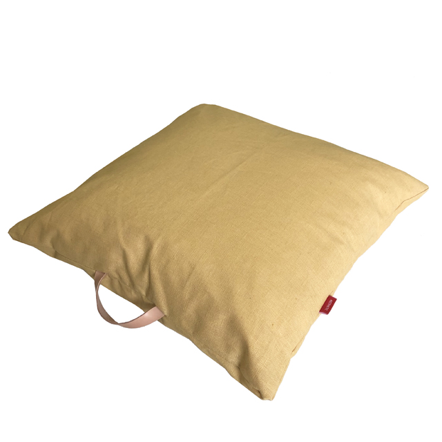 Lněný povlak na sedací polštář s koženým uchem - Žlutá hořčicová Rozměr mix: 50x50 cm
