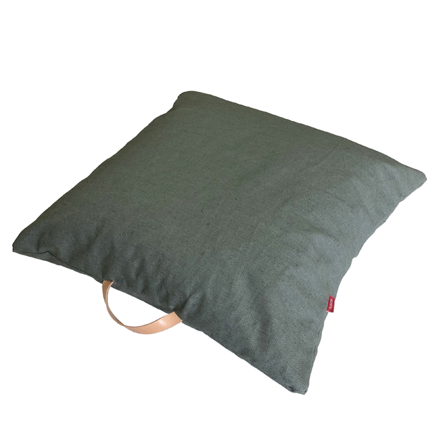 Lněný povlak na sedací polštář s koženým uchem - Khaki Rozměr mix: 50x50 cm