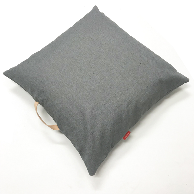 Lněný povlak na sedací polštář s koženým uchem - Grey Rozměr mix: 60x60 cm