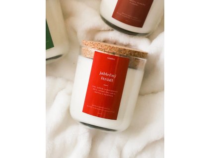 Česká svíčka ze sójového vosku – podzimní aroma pečených jablek a skořice