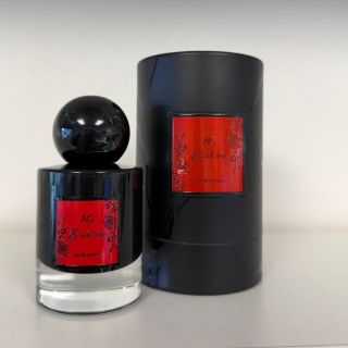 💋AG BLACK ROSE – vůně, která není pro každého. Jen pro ty, co se nebojí být nezapomenutelné. 🌹✨ První dotek? Jiskřivý a...
