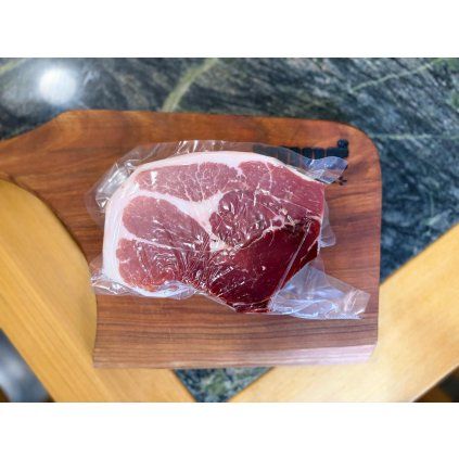 Kus sušeného pršutu 1