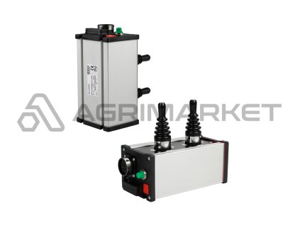 Ovládací panel se dvěma pětipolohovými joysticky s napájecím kabelem, zásuvkou a držákem a mezikabelem a zástrčkami