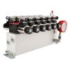 Hydraulický rozvaděč 6dílný 12V blok typ Cetop 3 NG6 s proporcionálním regulátorem průtoku kompletní s manometrem, elektrickými zástrčkami a přípojkami