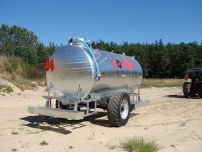 Napáječky a cisterny pro převoz pitné vody