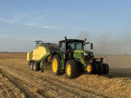 traktor 1000x750