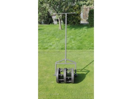 ruční provzdušňovač trávníku