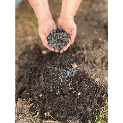 Biochar, aktivní uhlí do půdy