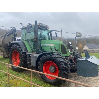 Kolový traktor Fendt 716 Vario
