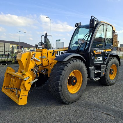 Teleskopický nakladač JCB 560-80 Agri Xtra DT