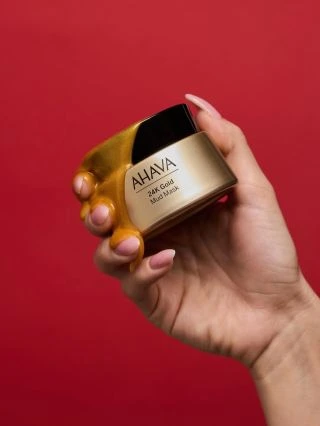 ✨ Odhalte dvě z nejstarších tajemství krásy ✨ V jednom kroku se spojují minerální bahno z Mrtvého moře a čisté 24K zlato,...