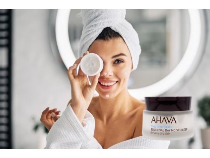 HYDRATE Essential Day Moisturizer very dry jar